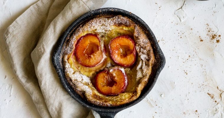 Dutch baby ze śliwkami