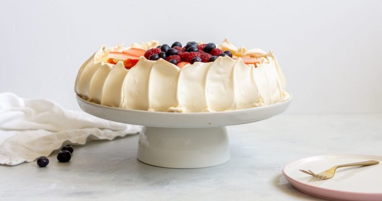 Beza Pavlova z mascarpone i owocami