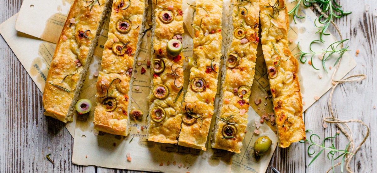 Focaccia z oliwkami – przepis włoski