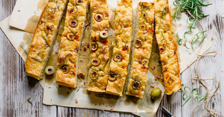 Focaccia z oliwkami – przepis włoski