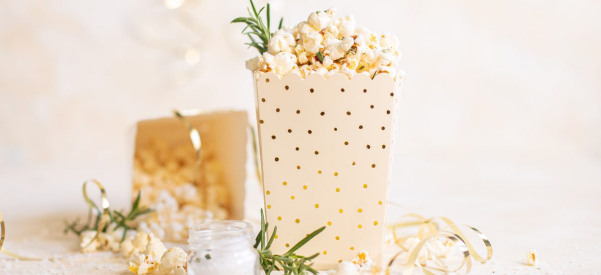 Domowy popcorn z masłem