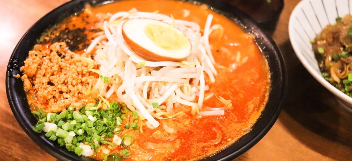 Przepis ramen z łososiem